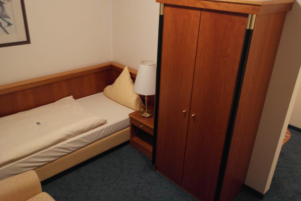 Hotel Jahnhaus Langenfeld  Phòng bức ảnh