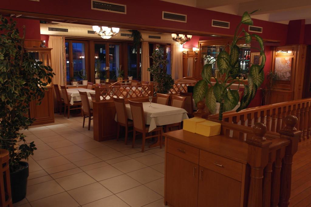 Hotel Jahnhaus Langenfeld  Ngoại thất bức ảnh