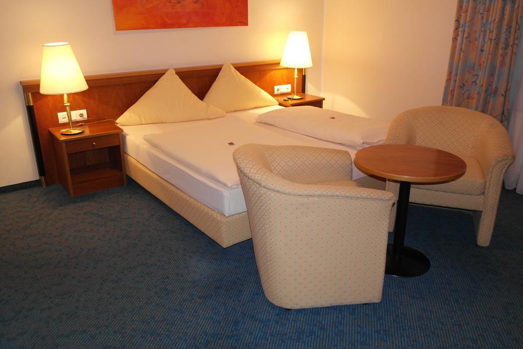 Hotel Jahnhaus Langenfeld  Phòng bức ảnh